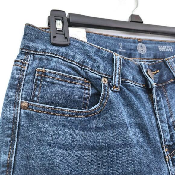 SO Authentic American Heritage Junior's Low Rise Boot Cut Med Dark Wash Jeans - Picture 6 of 6